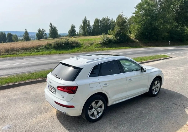 Audi Q5 cena 109000 przebieg: 157000, rok produkcji 2018 z Suchedniów małe 352